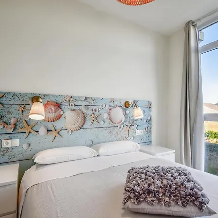 Appartamento 2 Bedrooms Appartement At Illa De Arousa 600 M Away From The Beach With Sea View Garden And Wifi *